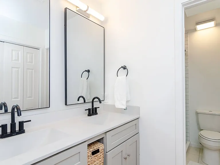 9 E Henderson St #A — Photo 8
