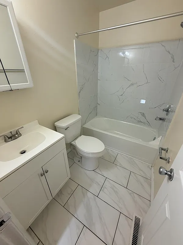 2 bed, 1.0 bath, $1,195 — Photo 4