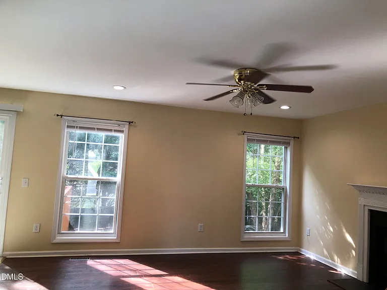814 Bristol Blue St — Photo 5