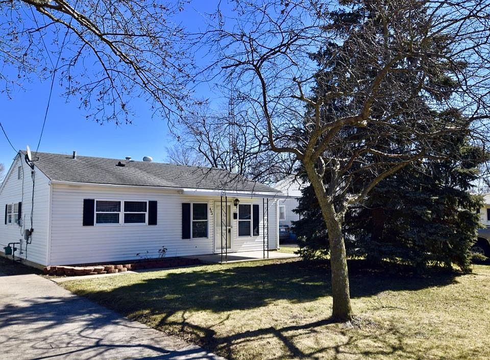 1st image of 832 Central Dr