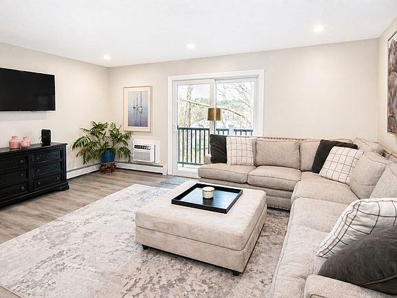 5th image of 7 Chapel Hill Dr APT 7
