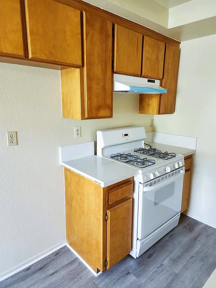 Villa Pacifica Apartments — Photo 4