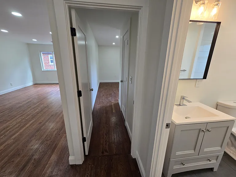 6305 Englewood Ave #4 — Photo 22