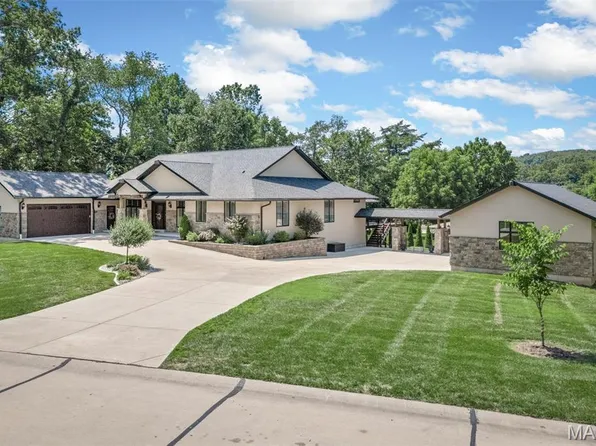 940 Woodway Dr, Fenton, MO 63026