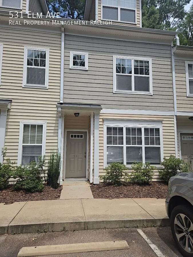 3 bed, 3.5 bath, 871 sqft, $1,895 — Photo 1