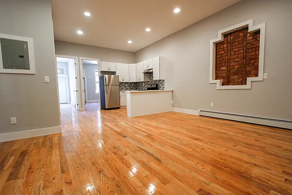Rented by Owen Olivier, LREB | media 27