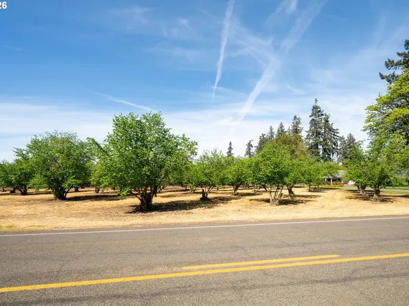 E Beacon Dr, Eugene, OR 97404