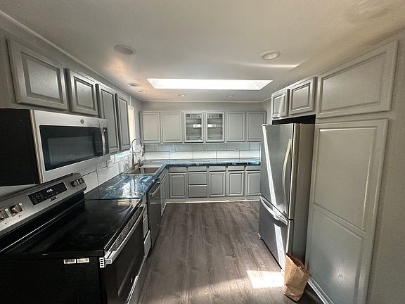 5th image of 646 SE 176th Pl #A