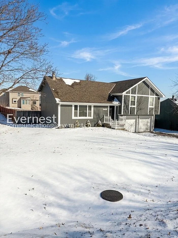 3 bed, 2.0 bath, 1405 sqft, $2,375 — Photo 2