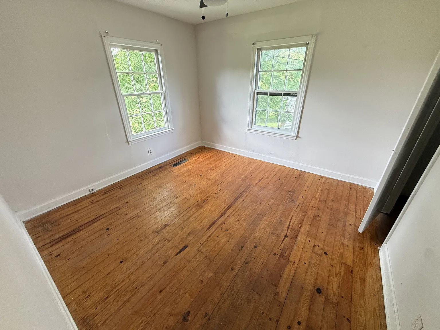 3322 Parker Ln — Photo 2