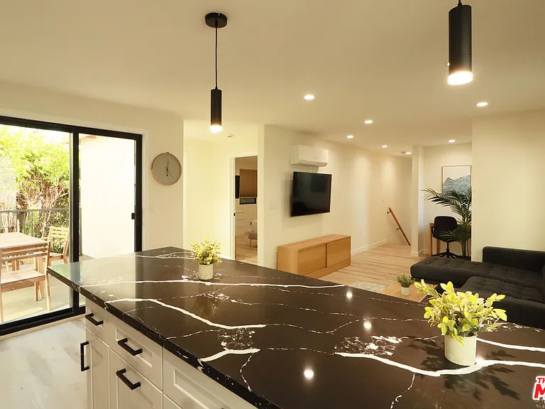 918 N San Vicente Blvd #F — Photo 8