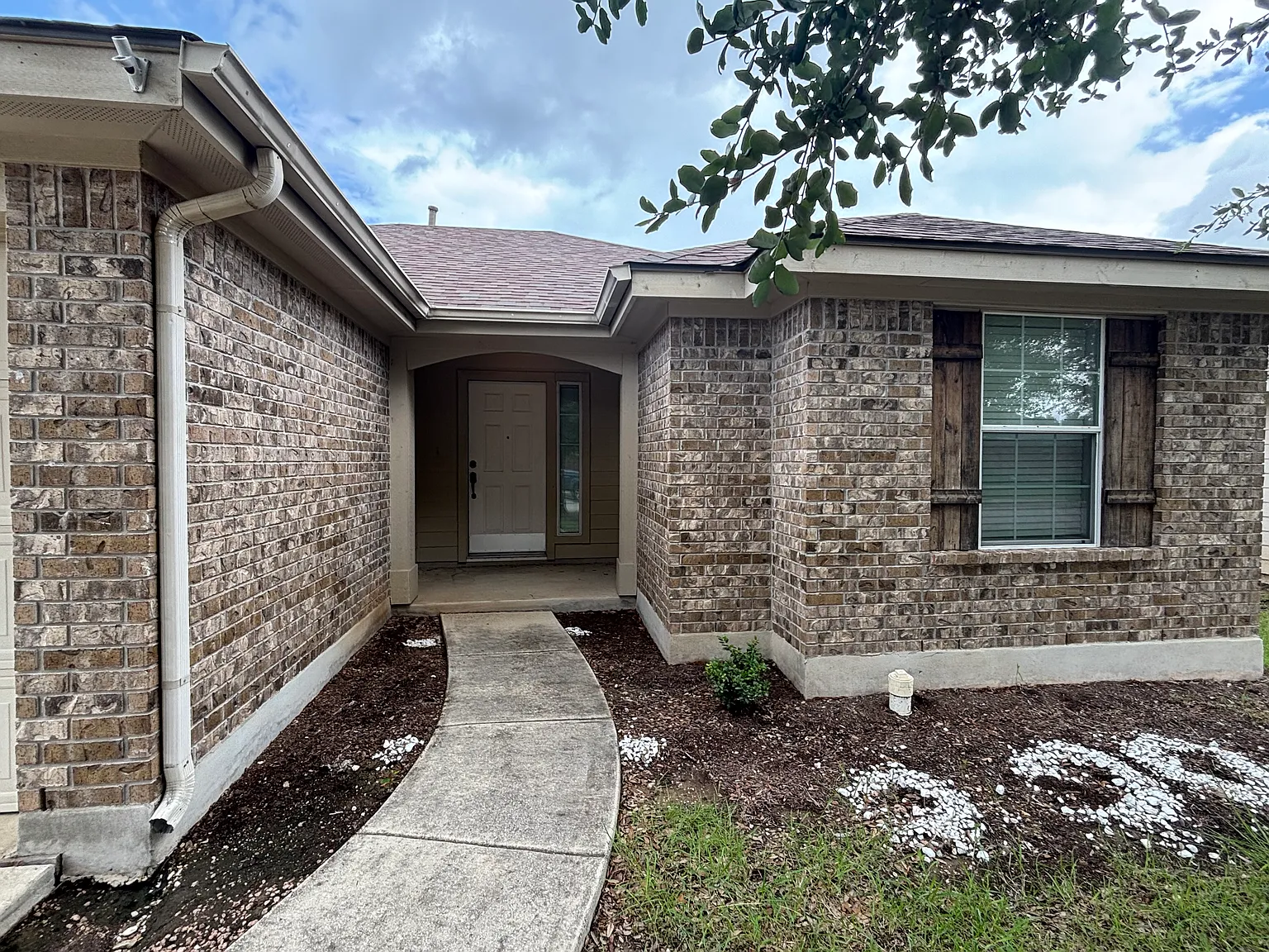3 bed, 1201 sqft, $1,550 — Photo 3