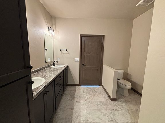 5th image of 715 Reed St