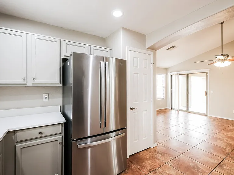 1604 S 80th Ln — Photo 8