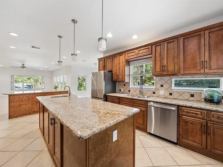 110 Lords Cir — Photo 11