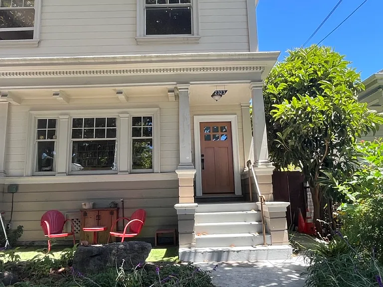 2323 Grant St — Photo 16