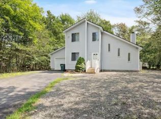9197 Buttonwood Ct, Tobyhanna, PA 18466