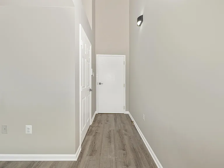 205 N Market St — Photo 16