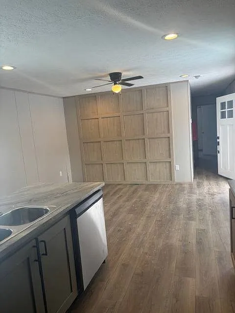 3 bed, 2.0 bath, 1012 sqft, $1,050 — Photo 3