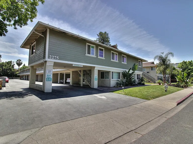 Mountain View Place — Photo 9