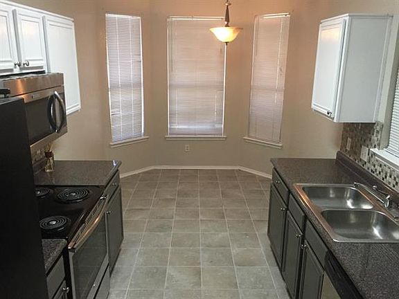 4th image of 7120 Park Creek Dr