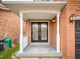 7401 Village Walk, Mississauga, ON L5W 1V7