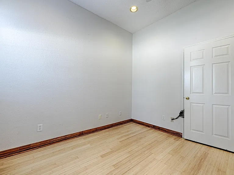 7512 Vineyard Dr — Photo 23