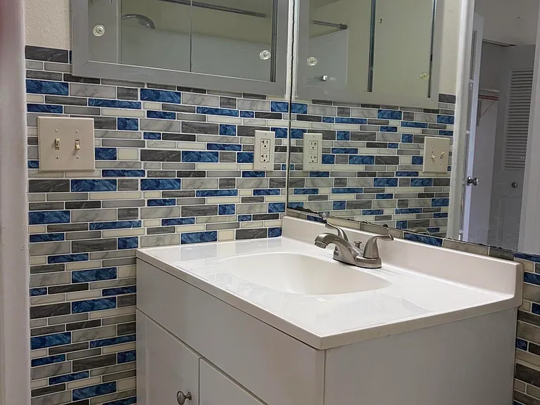 220 Berkshire E #220-K — Photo 6