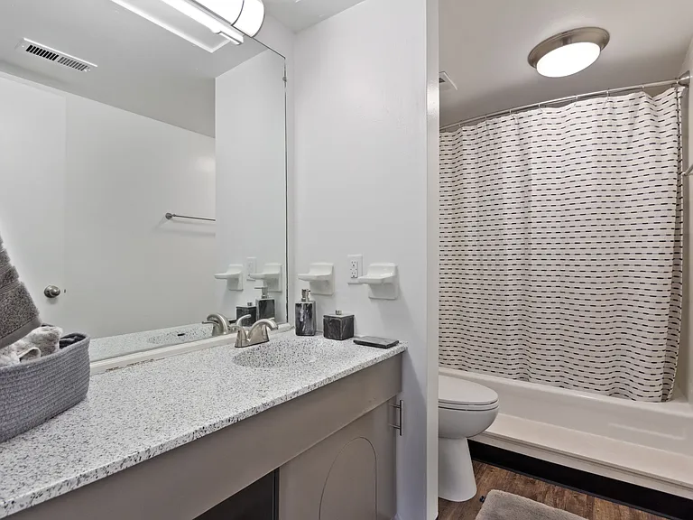 Large Bathroom | Apartments For Rent Maryland Heights Missouri | Haven on The Lake
