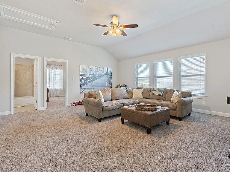 209 Birkshire Dr — Photo 24