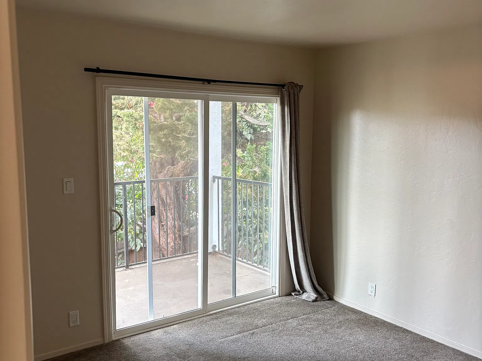 2 bed, 750 sqft, $2,100 — Photo 2
