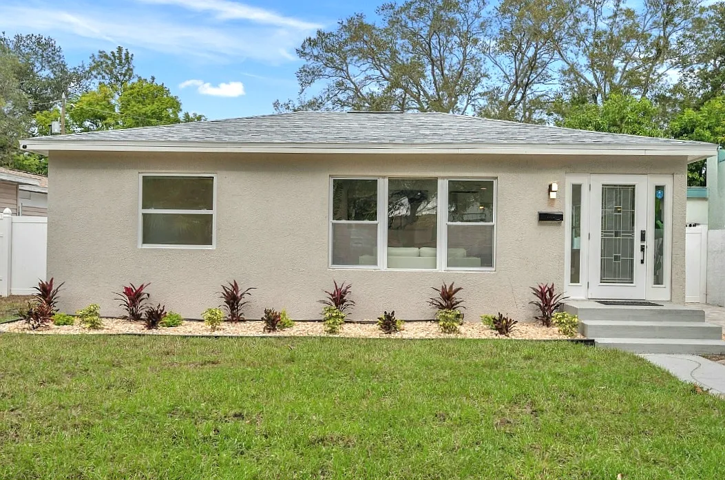 3 bed, 1236 sqft, $3,100 — Photo 1