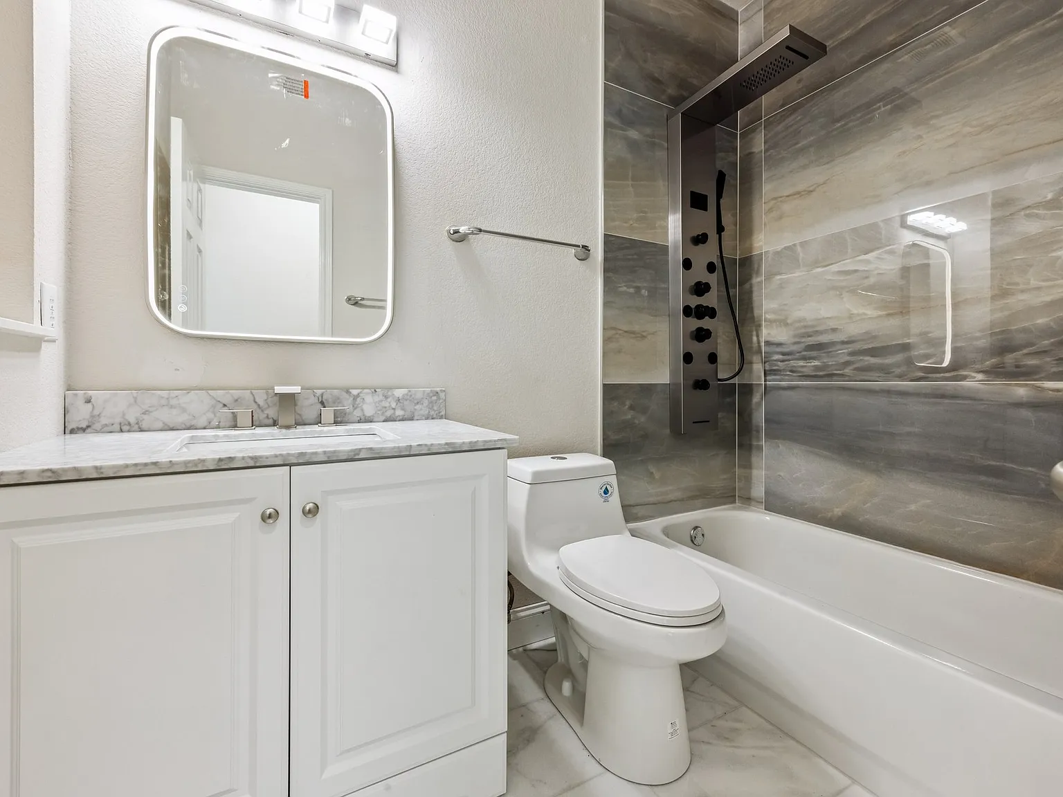 4 bed, 3241 sqft, $3,499 — Photo 2