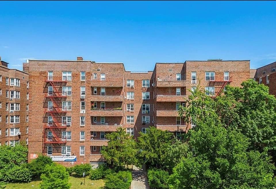 1st image of 2727 Ocean Pkwy APT B30