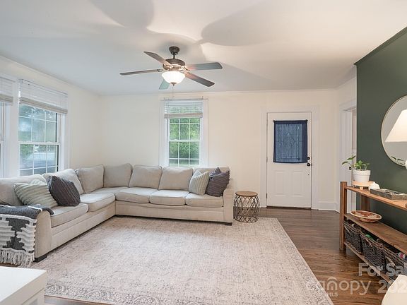 5th image of 951 Edgemont Ave