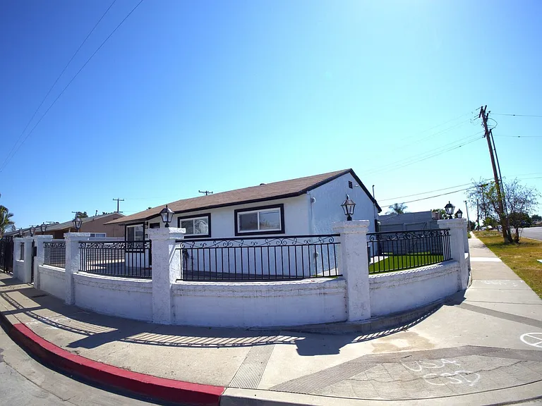Sunnyside Ave — Photo 3
