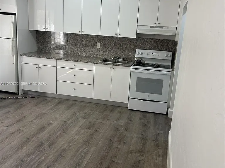 34 W 31st St #4 — Photo 11
