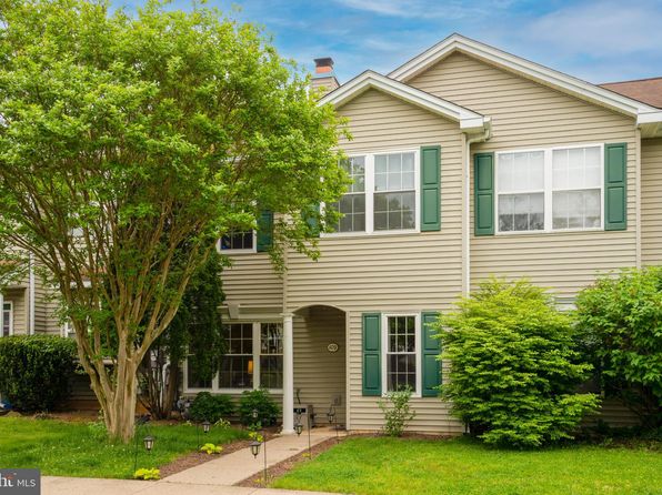 109 Hawthorne Ct