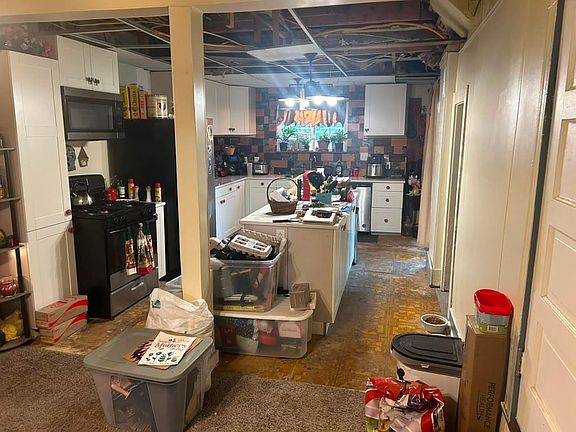 3rd image of 4425 Mount Clare Rd