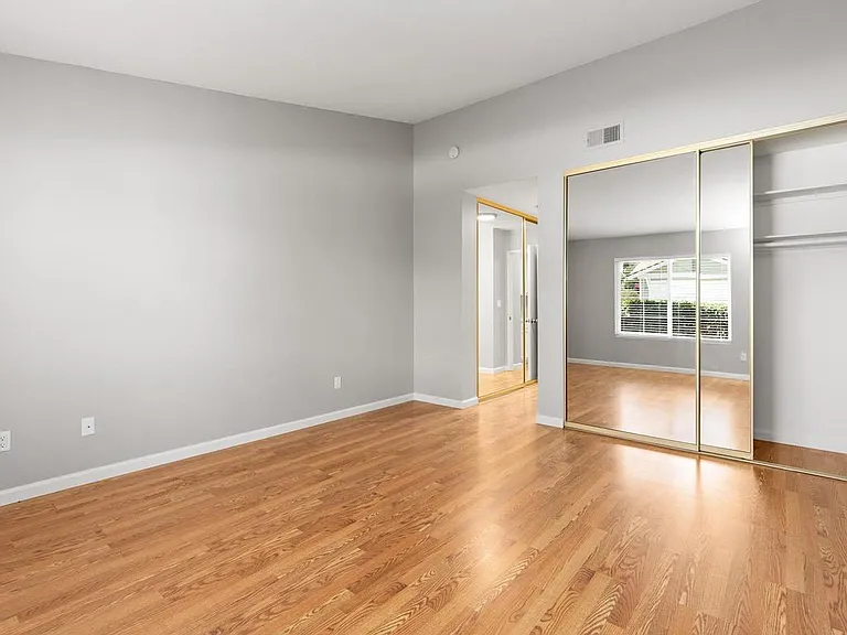 2975 Lexington Cir — Photo 16