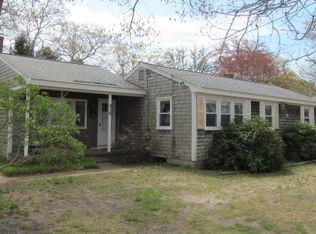 216 Edgewater Dr W, East Falmouth, MA 02536