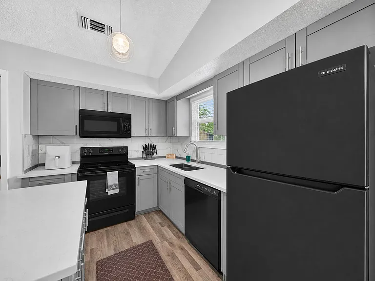 3349 Green St — Photo 8