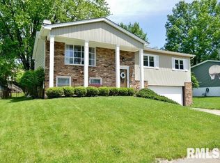 3325 W Brookside Dr, Peoria, IL