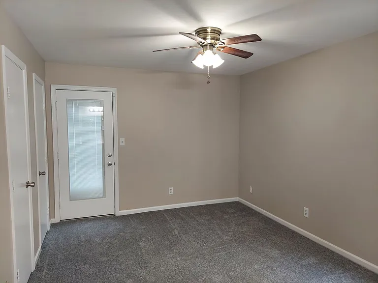 1420 Deerpond Ln — Photo 11