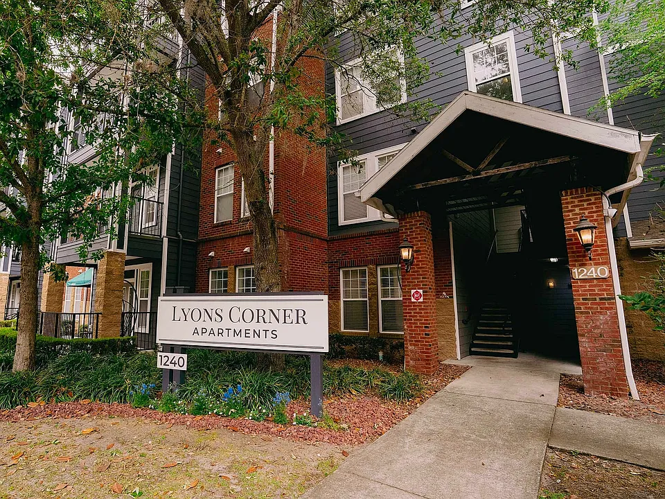 Lyons Corner - 01