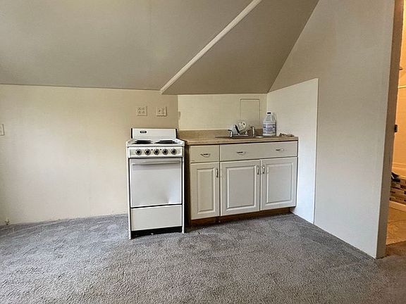 4th image of 1487 Genesee Rd #3