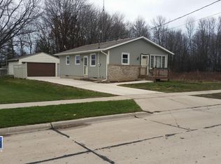 1533 S 36th St, Manitowoc, WI 54220