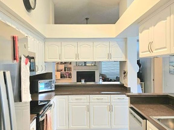3rd image of 14060 Greentree Dr