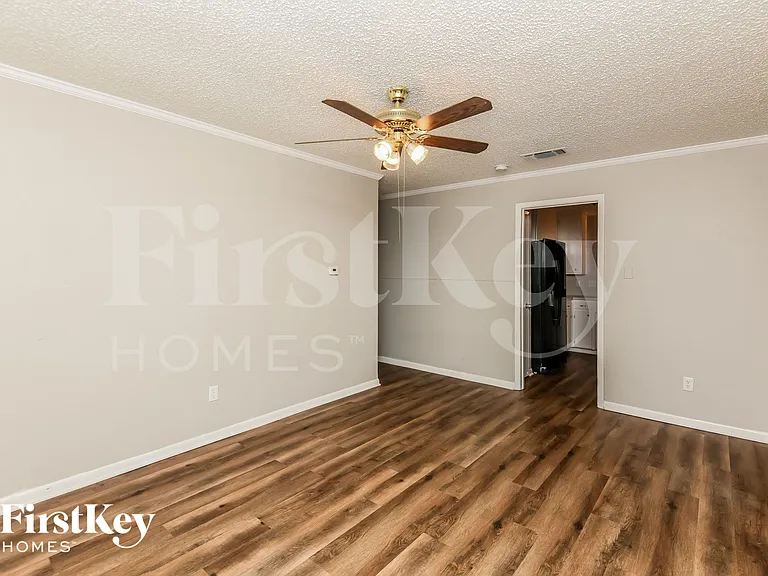 244 E Malone Ave — Photo 3