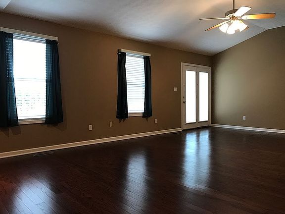 5th image of 3424 Cool Springs Ct